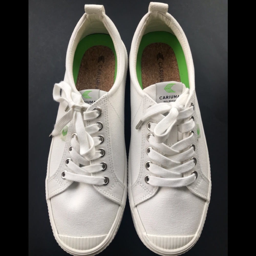Women’s Cariuma OCA Low Canvas Shoes